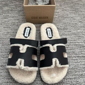 Women’s Steve Madden Black and Cream Fuzzy Sandals Size 10